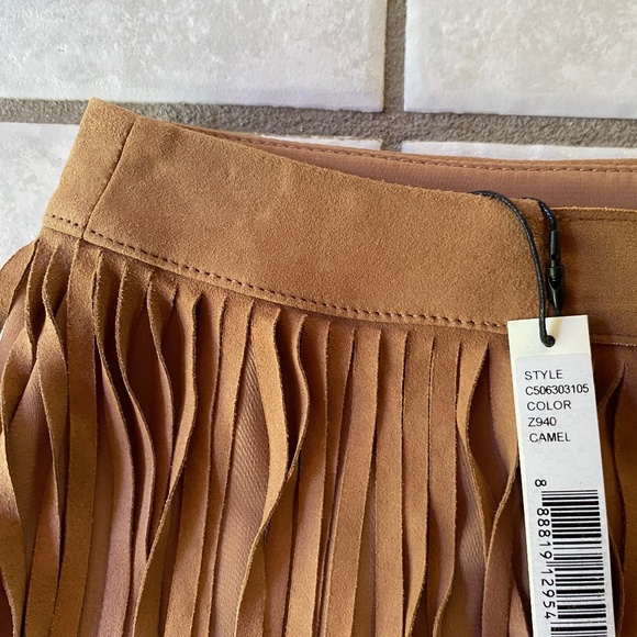 NWT Alice + Olivia Lavana Tiered Camel Suede Fringe Skirt Size 2 - Picture 5 of 5